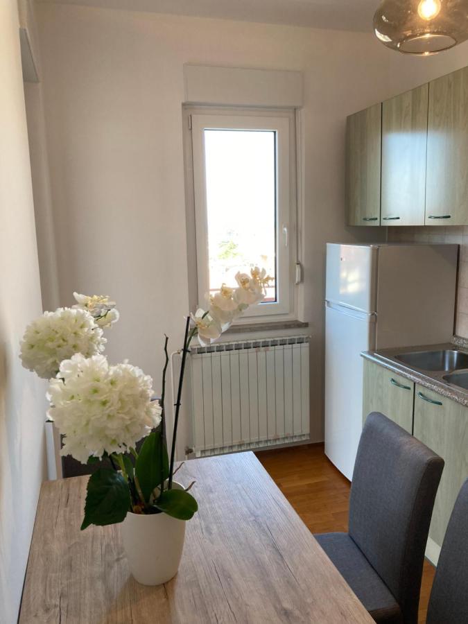 Bellevue Apartment Izola Bagian luar foto