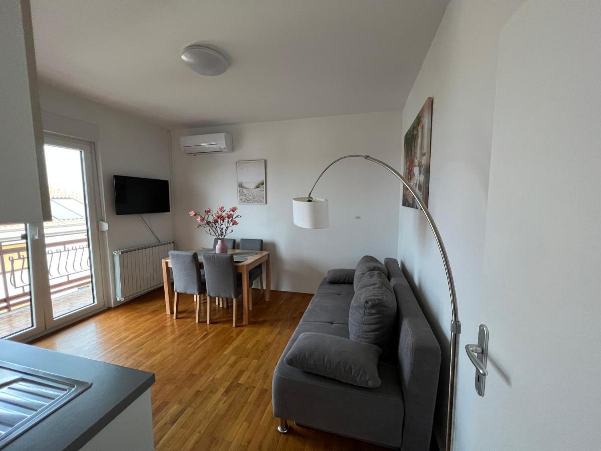 Bellevue Apartment Izola Bagian luar foto