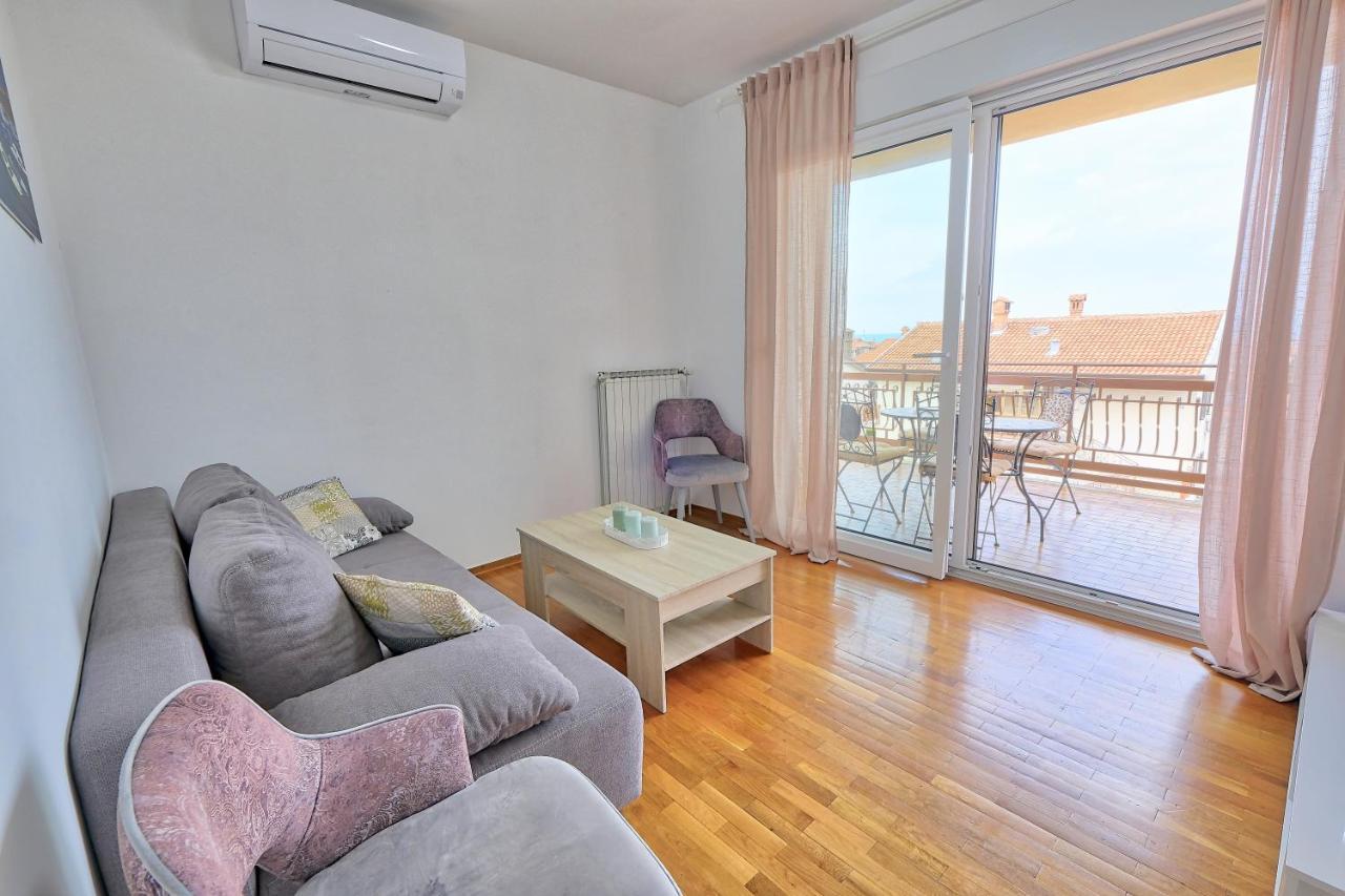 Bellevue Apartment Izola Bagian luar foto